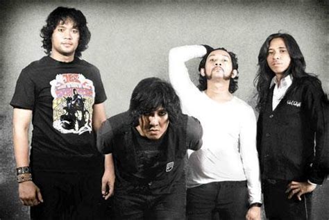 Naif Band | Gratis Dengerin Musik Indonesia Online