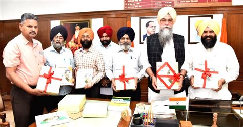 :Chandigarh: Punjab Vidhan Sabha Speaker Kultar Singh Sandhwan release a compendium of sittings ...