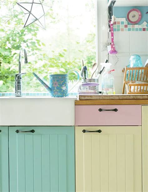 An Inspiring Painted Kitchen in Pastel Hues and Candy Colours - Heart Handmade uk | Muebles de ...