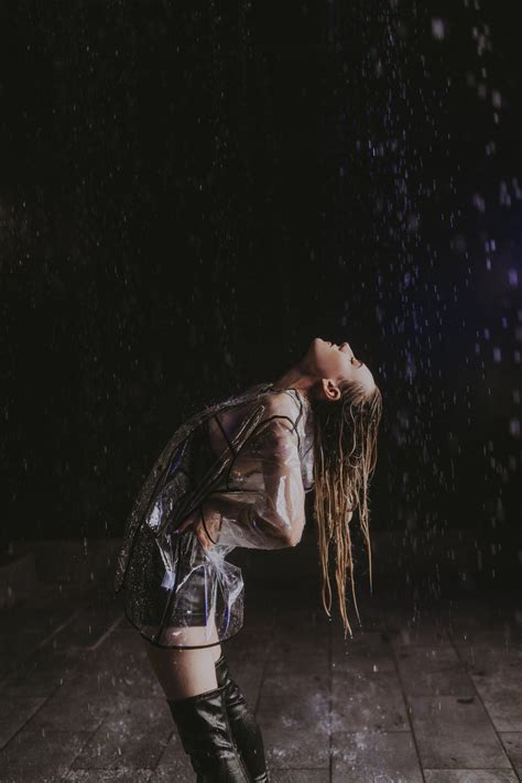 Photoshoot in a Rain Room – Marina Williams Photography | Rainy ...