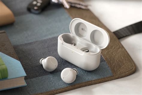 Echo Buds vs AirPods Pro - features and price comparison