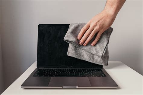 How to Clean a Laptop Screen Safely In 7 Easy Steps