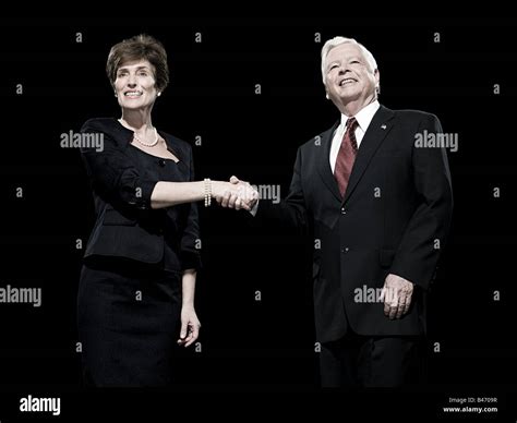 Politician shaking hands hi-res stock photography and images - Alamy