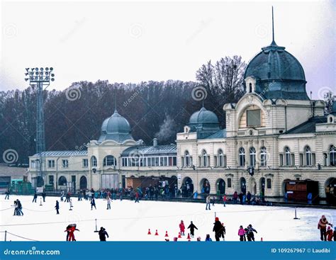 Ice -skating in Budapest editorial photography. Image of park - 109267967