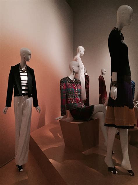 Internet | Quedate en casa: Exposiciones de moda para visitar online / Cultura del Vestir