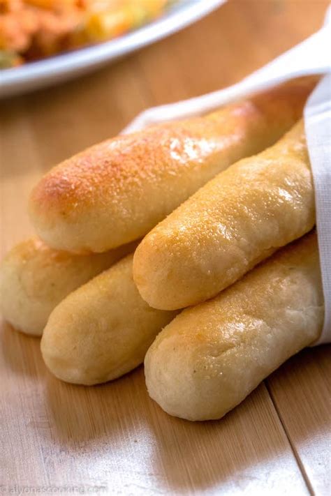 Olive Garden Breadsticks (Copycat Recipe)