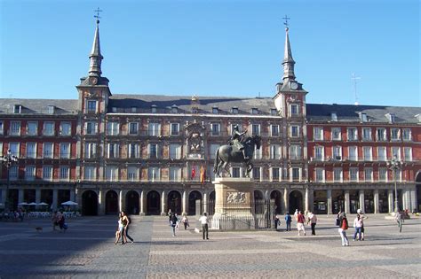 File:Madrid Plaza Mayor.JPG - Wikimedia Commons