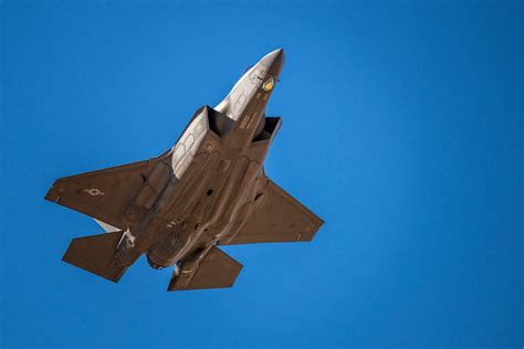 DVIDS - Images - F-35s over Luke AFB [Image 6 of 7]