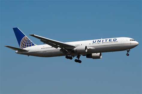 Boeing 767-300 United Airlines. Photos and description of the plane