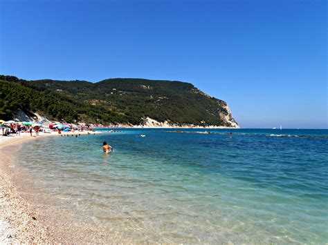 San Michele Beach, Sirolo, Ancona, Italy | Luoghi meravigliosi, Luoghi ...