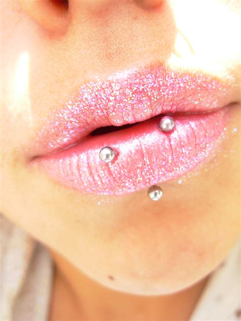 File:Sparkly lips.jpg - Wikipedia