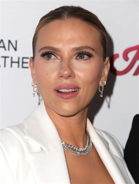 Scarlett Johansson Has Only Nice Things To Say About This Ex-Husband - HaveUHeard