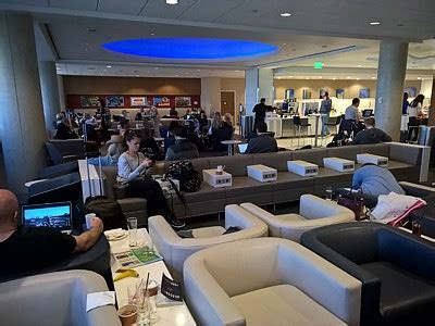 MIA: Delta Airlines Sky Club Lounge Miami | Loungeindex