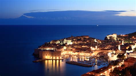 File:View of Dubrovnik Old Town at night.jpg - Wikimedia Commons