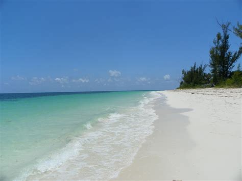 The beach in Freeport, Bahamas. GORGEOUS!! | Vacation places, Vacation ...