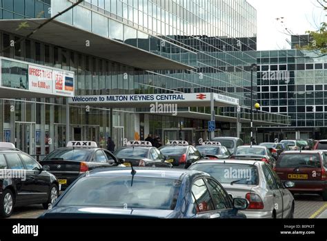 Milton Keynes Central Railway Station Stock Photo - Alamy