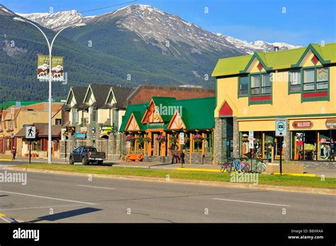 Main street town of Jasper Alberta Stock Photo - Alamy