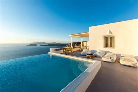 Affordable Hotels In Santorini With Caldera View - ItsAllBee | Solo ...