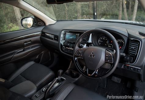 2016 Mitsubishi Outlander Exceed-interior – PerformanceDrive