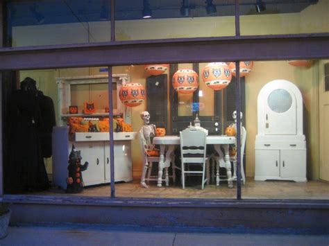 25 Examples of Halloween Displays to Inspire Your Retail Store ...