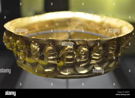 Gold artifacts on display in the Museo del Oro (Gold Museum) in Bogota, Colombia Stock Photo - Alamy