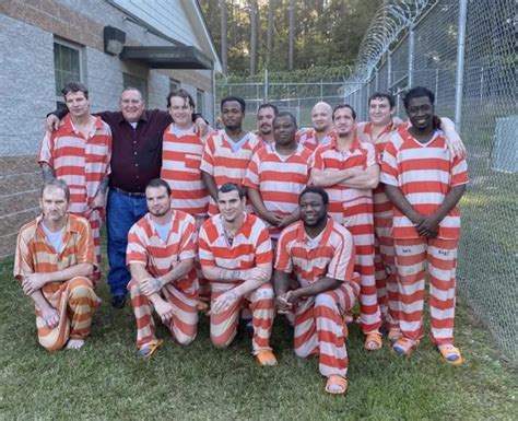 17 Inmates at Mississippi Jail Get Baptized