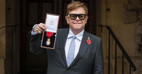 Elton John recibe una nueva condecoración británica