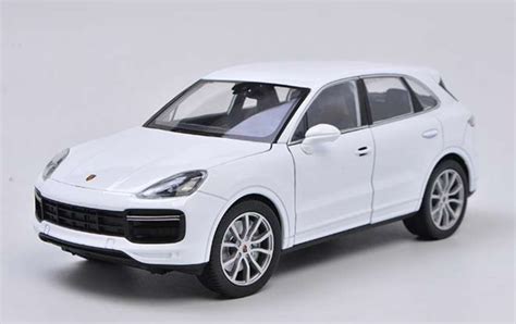 1/24 Welly FX Porsche Cayenne Turbo (White) Diecast Car Model - LIVECARMODEL.com