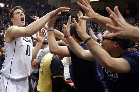 TheOpenThread: Cincinnati Bearcats vs. UConn Huskies - The UConn Blog