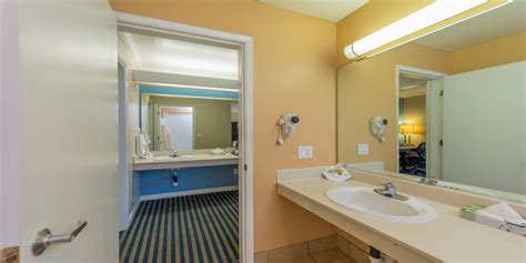 Photo Gallery of Santa Cruz, CA Hotel | Ocean Pacific Lodge