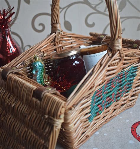 Guest post: How to DIY a Christmas gift hamper when you're on a budget