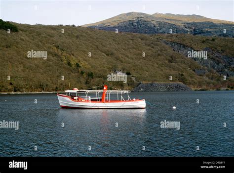 Llyn padarn lake snowdonia hi-res stock photography and images - Alamy