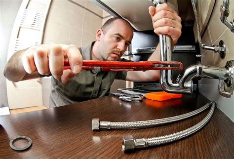 What Are The Factors To Consider Before You Hire A 24/7 Emergency Plumber? | My Decorative