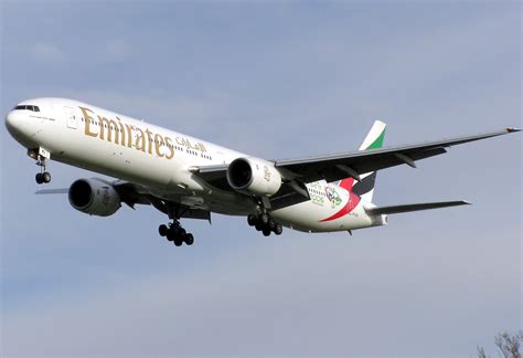 Fil:Emirates.b777-300.a6-emv.arp.jpg - Wikipedia, den frie encyklopædi