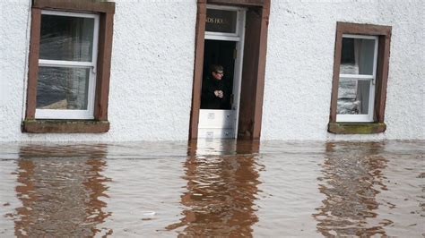 Flood defences in England get 1% of infrastructure spending - BBC News