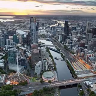 Melbourne Skydeck & Edge Experience: Panoramic Views 285 Metres Up at ...