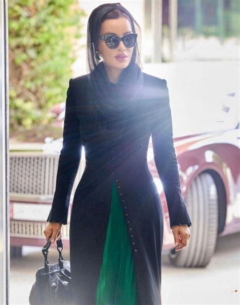 10 times Sheikha Moza gave modest fashion a contempory spin – Emirates ...