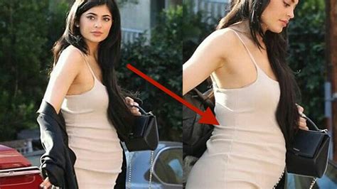 Kylie Jenner Shows Off Her HUGE Baby Bump - YouTube