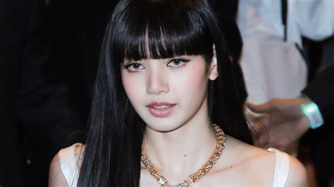 Was BLACKPINK's Lisa drunk at Avrora Awards? K-pop star winks in response | Watch viral video ...