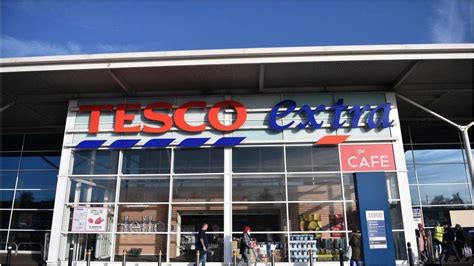 Tesco urged by investors to sell more healthy food - BBC News