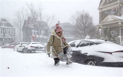 Live updates: Winter storm and severe cold sweeps across US