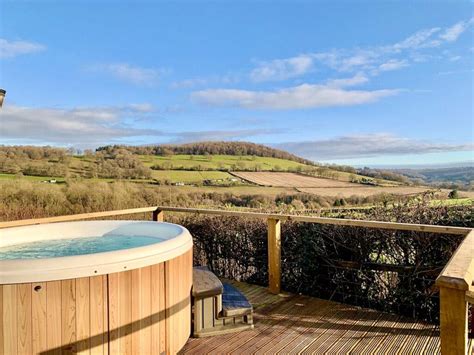 The 15 Best Lodges in Wales with Hot Tub | Blog | Travel With Mansoureh