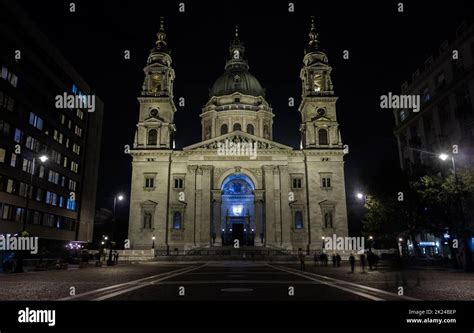 A picture of St. Stephen's Basilica at night (Budapest Stock Photo - Alamy