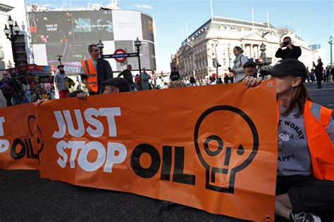 Government Says Just Stop Oil Protest That Blocked Fire Engine 'Unacceptable' - Bloomberg