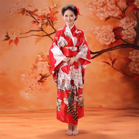 Traditional Chinese Kimono dress - Le maniche larghe simboleggiano la ...