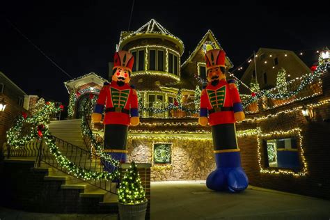 Photos of the wildest 2021 Dyker Heights Christmas lights - Brooklyn ...