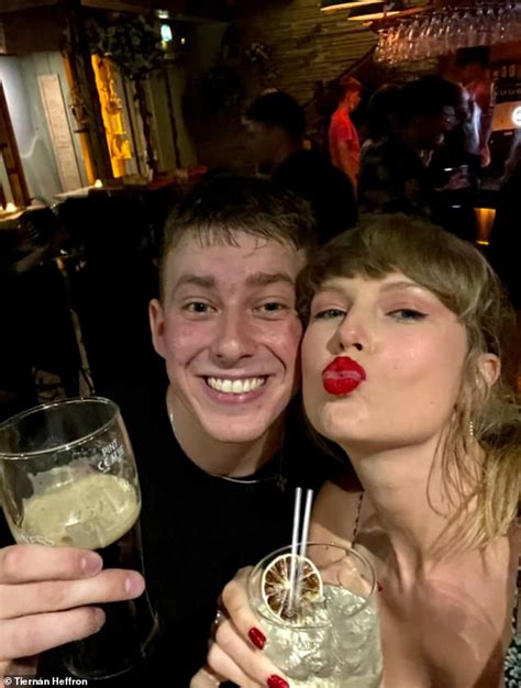 Taylor Swift delights fans as she drinks margaritas with them at Belfast bar
