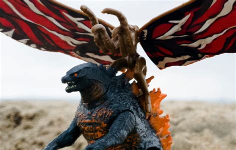 Toy Fair 2019: Closer look at Jakks Fire Godzilla vs. Mothra figures! - Godzilla 2 Movie News