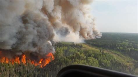 Fort McMurray fire grows to 423,000 hectares, continues to threaten oilsands sites | CBC News