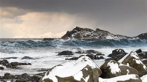 Download wallpaper 1366x768 sea, waves, rocks, stones, snow tablet, laptop hd background